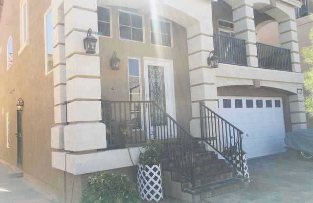 BEAUTIFUL 1100 SQ , 2TH FLOOR FURNISHED HOUSE , WITH A CENTRAL BEST NEW LOCATION