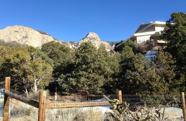 Beautiful 1bd In the Mountains on the outskirts of Albuquerque