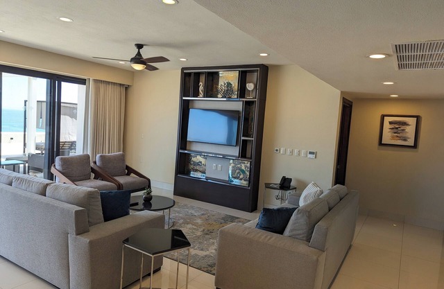 Beautiful 2-bedroom in new 5 star resort, Villa La Valencia