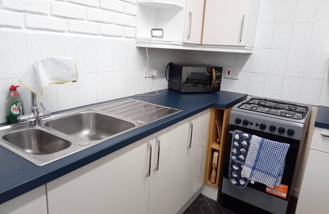 Beautiful 2-bed House in Bolton With Free Parking
