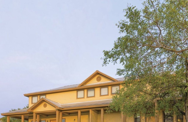 Beautiful 2 bedroom unit at resort, sleeps 6