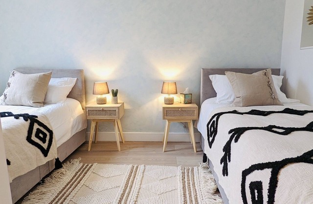 Beautiful 2 bedroom apartment - 20min from Central London + Free Parking