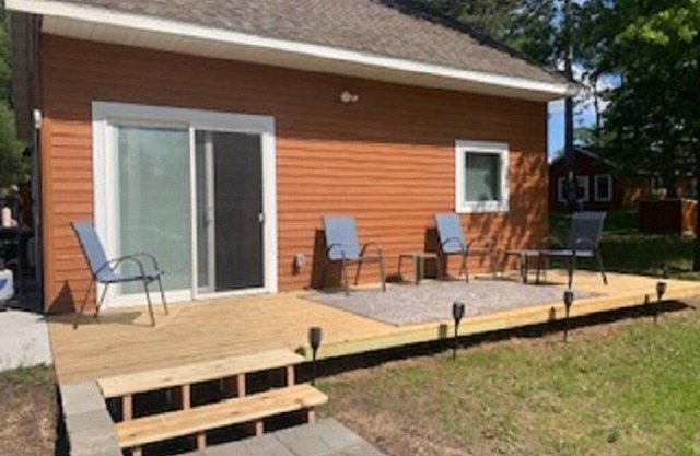 Beautiful 2 Bedroom + Loft cabin just off the water (Cabin #8)