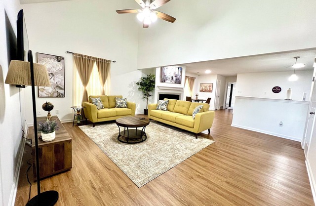 Beautiful 2-bedroom townhome with king size beds in Cordova Memphis