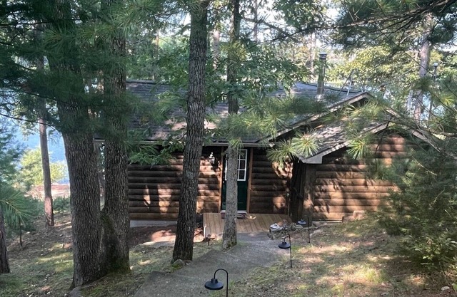 Beautiful 2 BR Lakefront Cabin on Long Lake, Harrison Mi