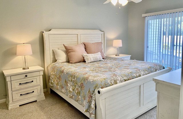 Beautiful 3 Bdrm Condo, w/ private golf course views & 5miles from Sunset Beach