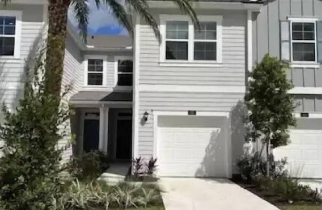 Beautiful 3 bedroom in resort style community with year-round pool!