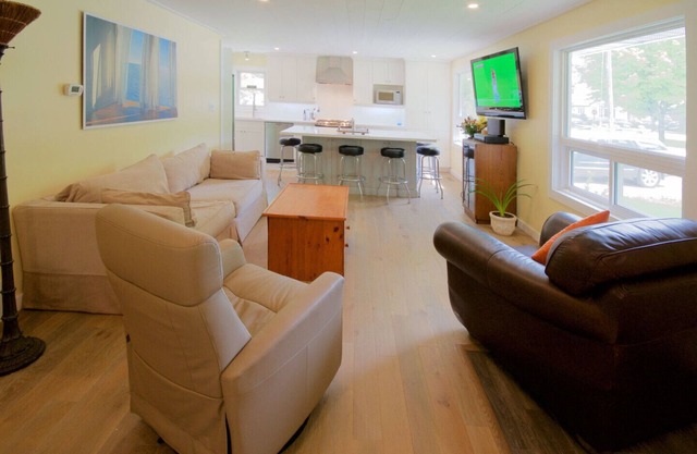 Beautiful 3 Bedroom 2 Bath Renovated Cottage in the heart of Historic Bayfield Village