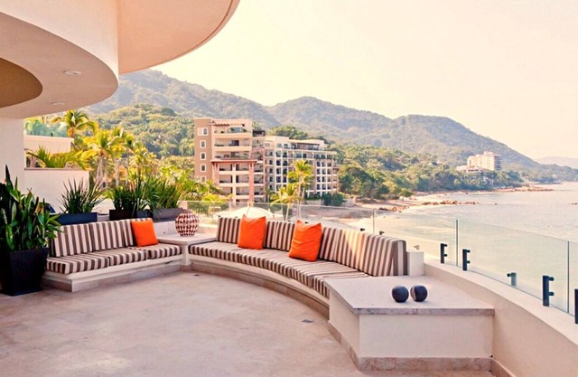 Beautiful 3 Bedroom Oceanfront Penthouse - Puerto Vallarta