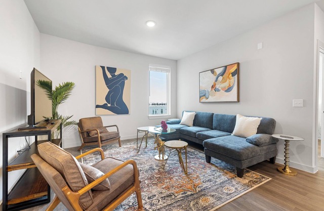 Beautiful 3 bedroom oasis close to downtown