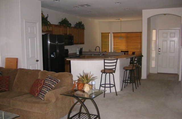 Beautiful 3 bedroom. Parks, community pool, outdoor living area