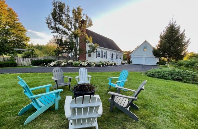 Beautiful 3 bedroom with sunny heated pool!