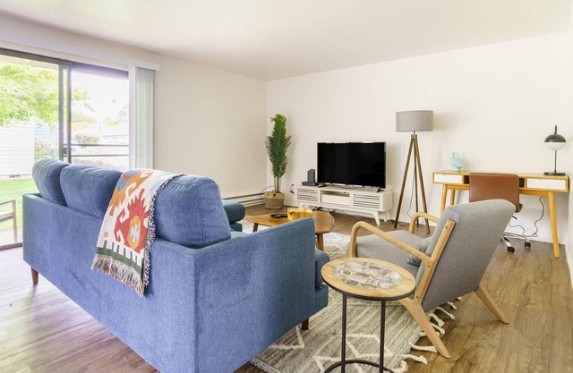 Beautiful 3BR Apartment in Tualatin + Pets OK