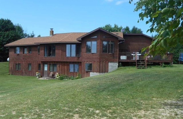 Beautiful 4 BDRM Retreat on Loon Lake with Sauna and Sand Beach!