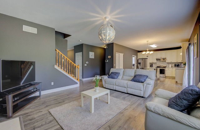 Beautiful 4-bedroom house Central to St. Louis and St. Charles