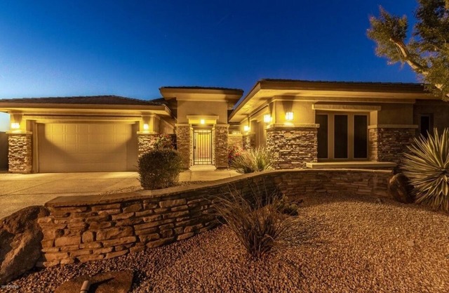 Beautiful 4 plus Bedroom Estrella Home on the Golf Course