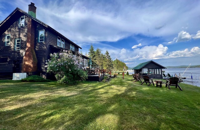 Beautiful 4th Lake Home with 3 Kings, Jacuzzi Tub, and Gazebo