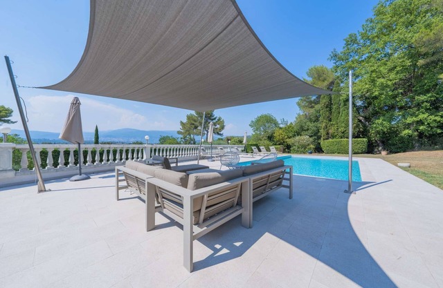 Beautiful 5 bed villa, large pool and views