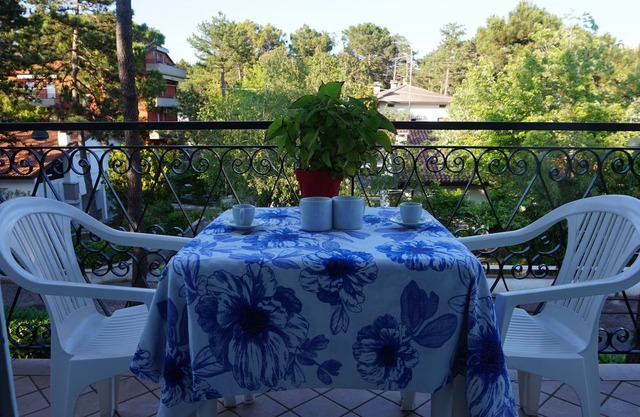 Beautiful Apartment in Villa with Terrace - Great Location in Lignano Pineta