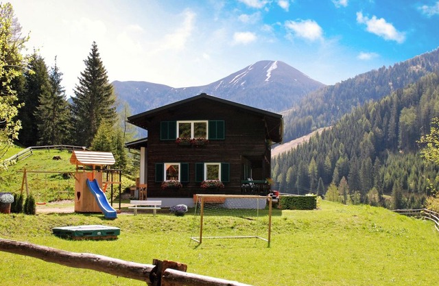 Beautiful and very luxurious chalet in walking and skiing area Innerkrems, with sauna and hottub
