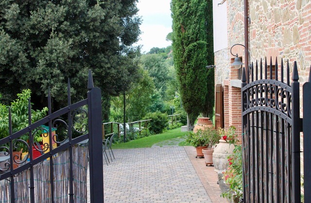 Beautiful apartment in villa for 9 guests with A/C, WIFI, pool, TV and patio