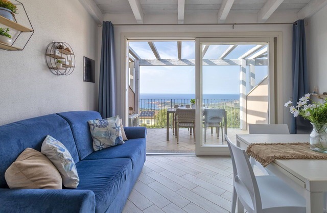 Beautiful apartment for 4 guests with pool, A/C, TV, terrace and pets allowed