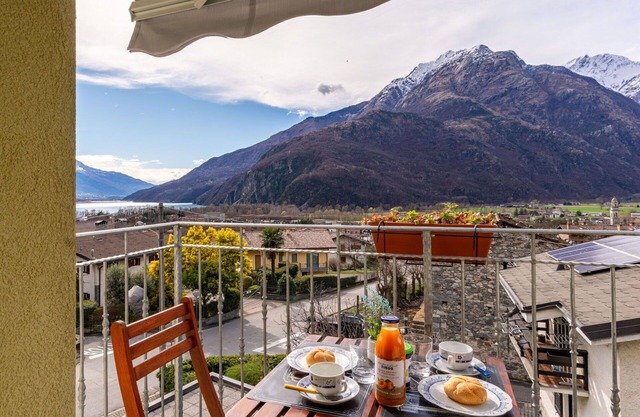 Beautiful apartment for 5 guests with WIFI, TV and balcony