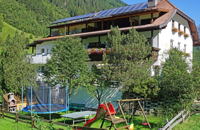Beautiful apartment for 4 guests with WIFI, TV, balcony and pets allowed