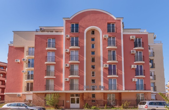 Beautiful apartment- 5 min from the beach!