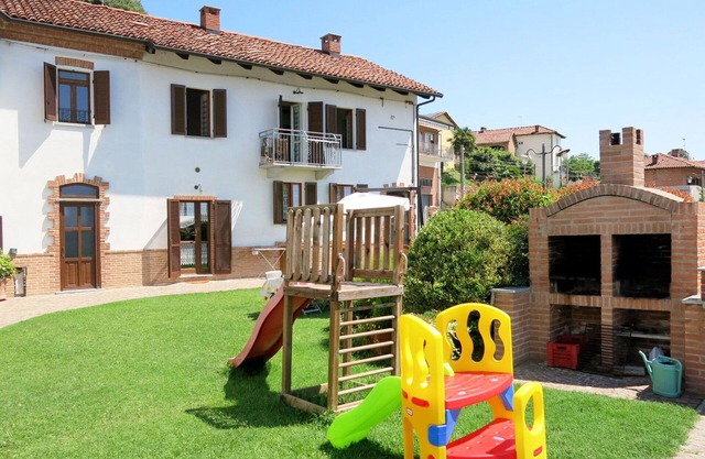 Beautiful apartment for 7 guests with A/C, WIFI, pool, TV, patio and pets allowed