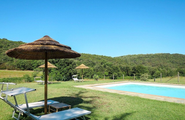 Beautiful apartment in villa for 2 people with pool, WIFI, TV and patio