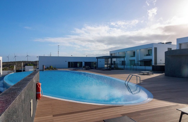 Beautiful apartment, 2 bedrooms, infinity pool, gym, 400 meters from the beach