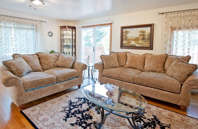 Beautiful Apartment-5 Beds-Parking-Super Clean!