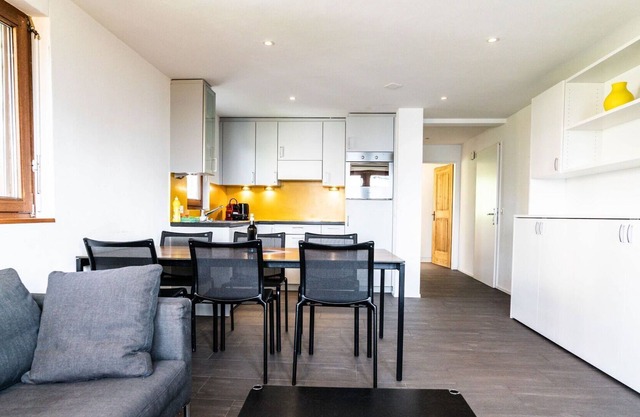 Beautiful apartment for 5 guests with WIFI, TV, balcony and pets allowed