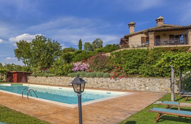 Beautiful apartment for 4 guests with pool, WIFI, TV, patio and pets allowed