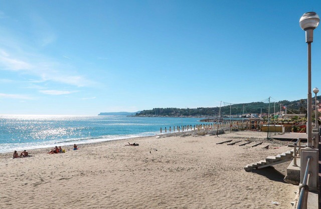 Beautiful apartment for 6 guests with A/C, WIFI, TV and patio