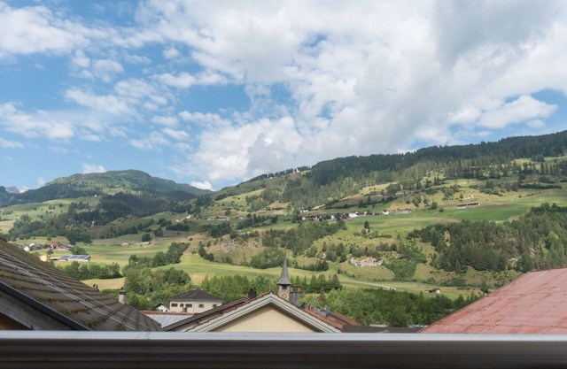 Beautiful apartment for 7 guests with WIFI, TV, balcony and panoramic view