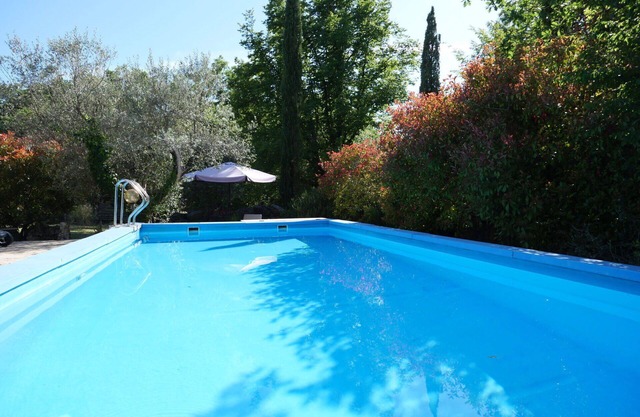 Beautiful apartment in villa for 4 guests with pool, terrace and pets allowed