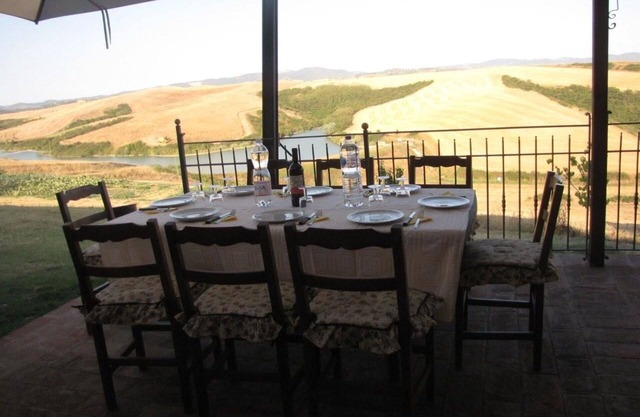 Beautiful apartment in villa for 4 people with WIFI, pool