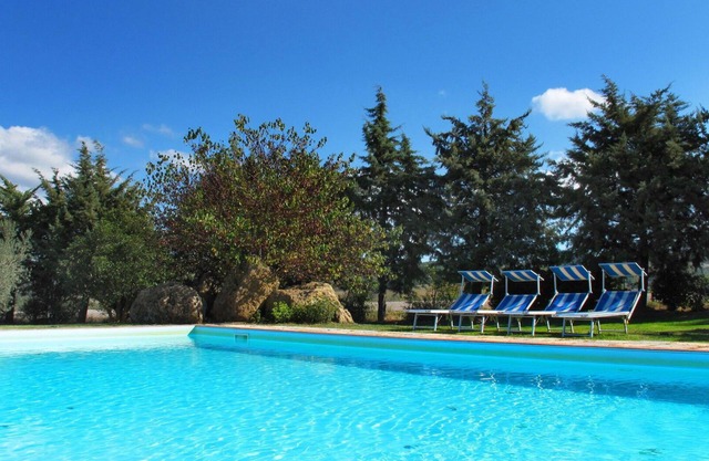 Beautiful apartment in villa for 5 people with pool, WIFI, TV and veranda