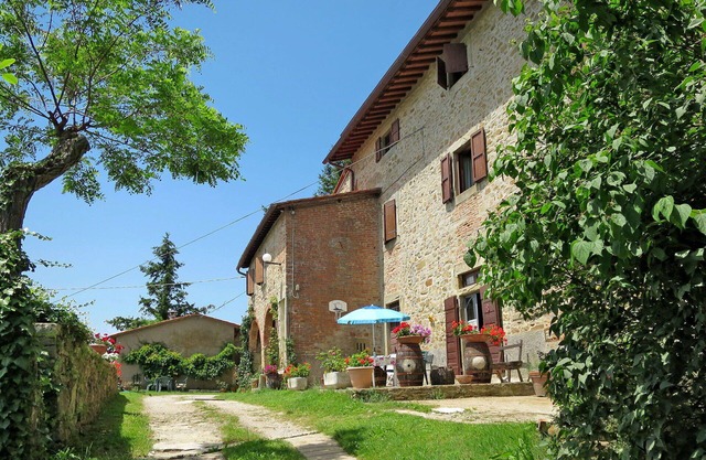 Beautiful apartment in villa with pool, WIFI, patio, pets allowed, panoramic view and parking