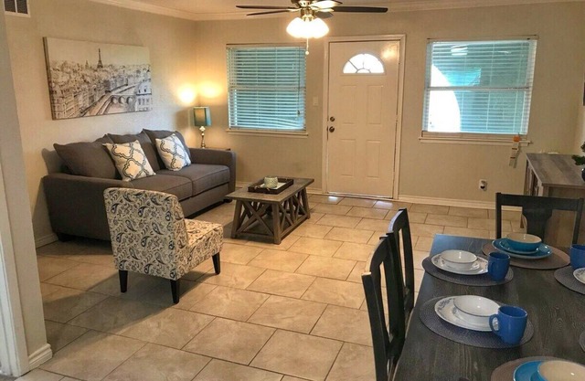 Beautiful Apartment @ The Botanical Gardens (#11)