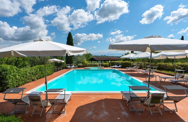 Beautiful apartment with A/C, pool, WIFI, TV, veranda and panoramic view, close to San Gimignano