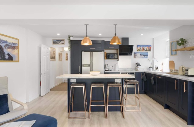 Beautiful Apartment with Parking, Central Exeter