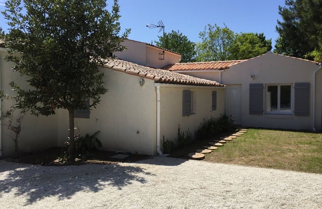 Beautiful beachfront house with a top location