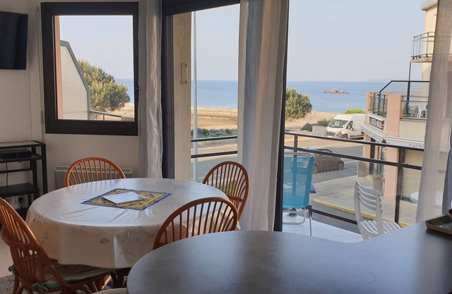 Beautiful Balcony Apartment with sea view in the center of Concarneau