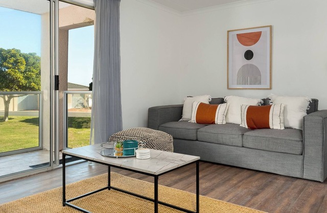 Beautiful Big Bay Retreat Near The Ocean
