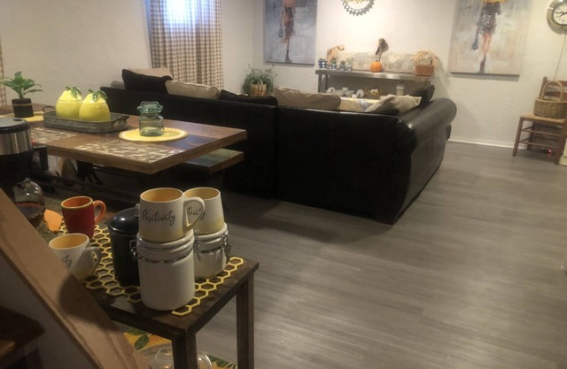 BEAUTIFUL CENTRAL AREA - CLOSE TO ALL ATTRACTIONS COLORADO SPRINGS HAS TO OFFER!