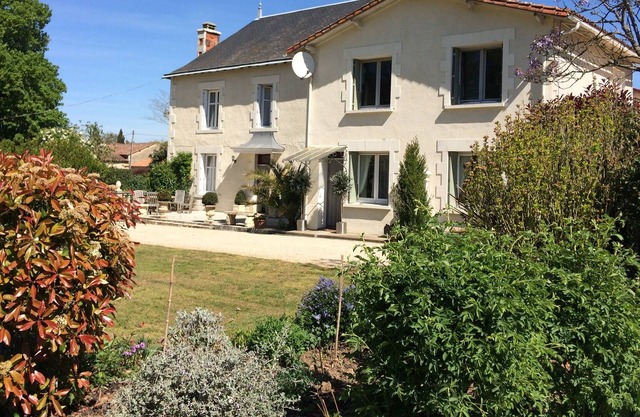 Beautiful Charentais house with 5 double bedrooms.