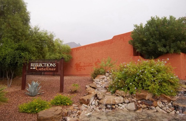 Beautiful, Contemporary Condo in the Catalina Foothills 2019-2020 Rate Special
